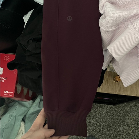 Lululemon On The Fly Pants - Picture 9 of 9